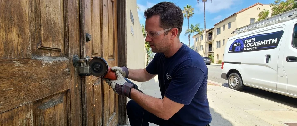 Lock cutting and removal service in Fillmore