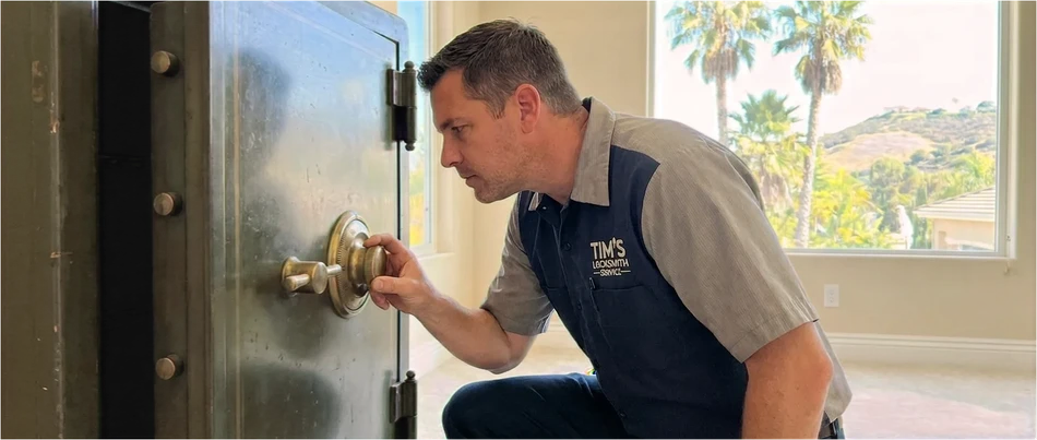 Safe locksmith service in Oceanside