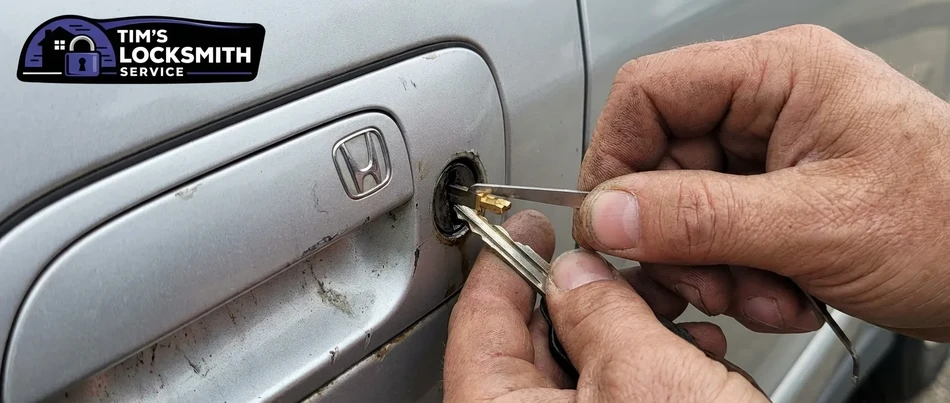 Spiral extractor tool for snapped key in Oxnard