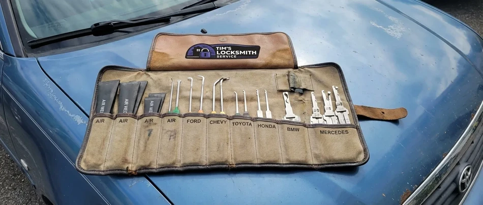 Keys locked in trunk retrieval in Thousand Oaks