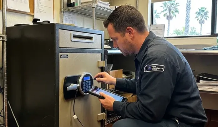 Mobile locksmith providing safe locksmith services service
